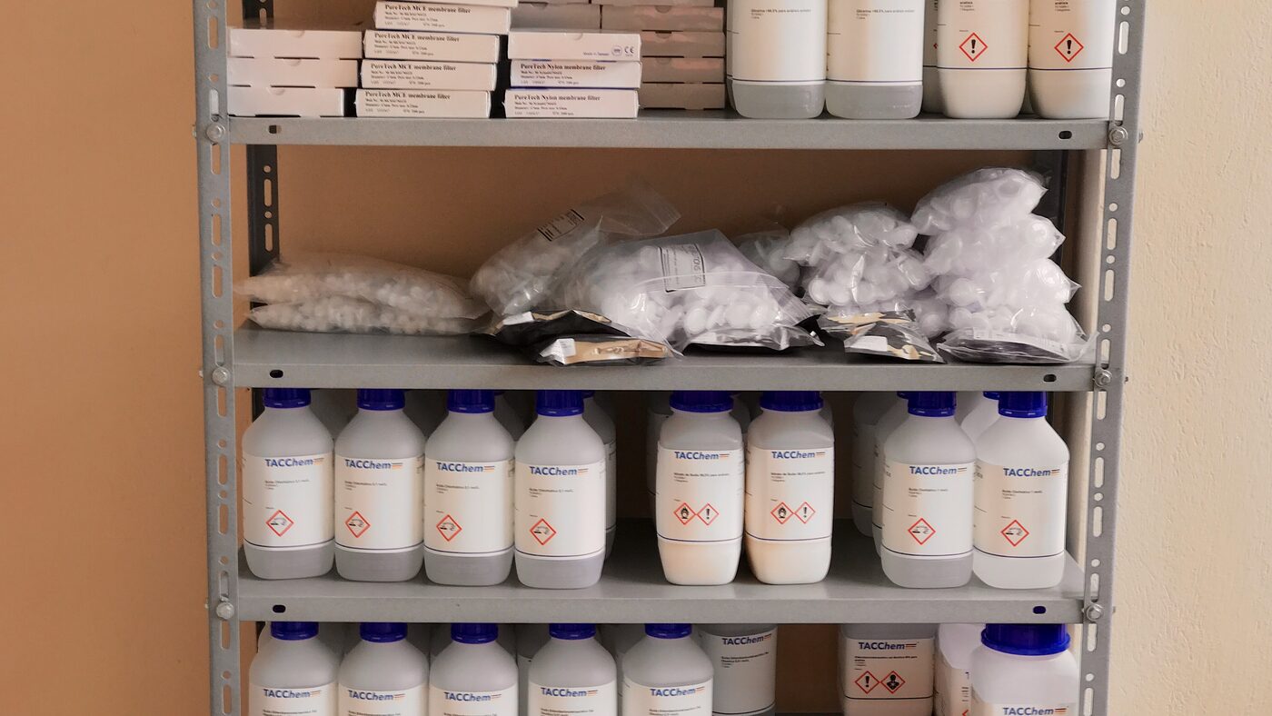 Stock real de productos TACChem en bodega de AP Solutions EC